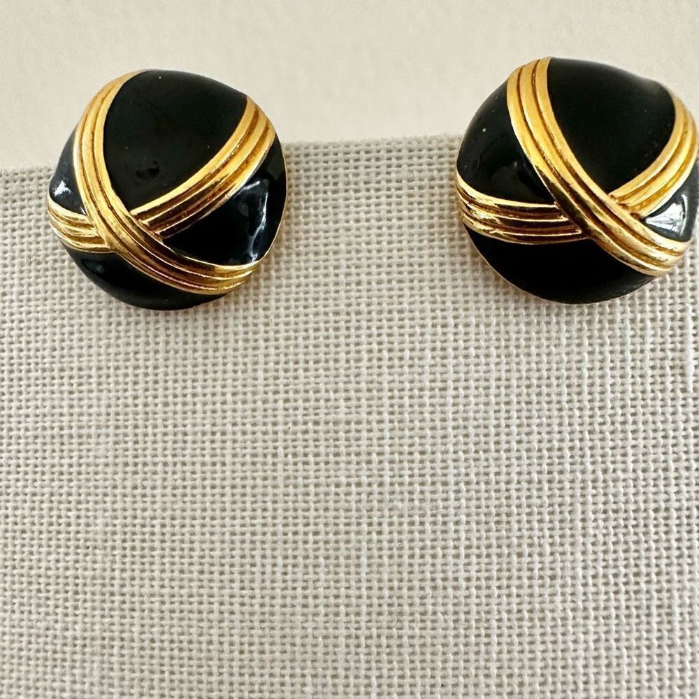 Monet vintage black and gold tone clipโon earrings